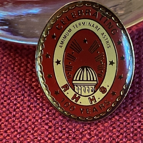 𝅺LAPEL pin Celebrating 100 Years of Richmond Hill High School. Queens New York. - Picture 3 of 4